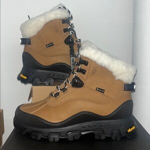 UGG ADIRONDACK MERIDIAN HIKER